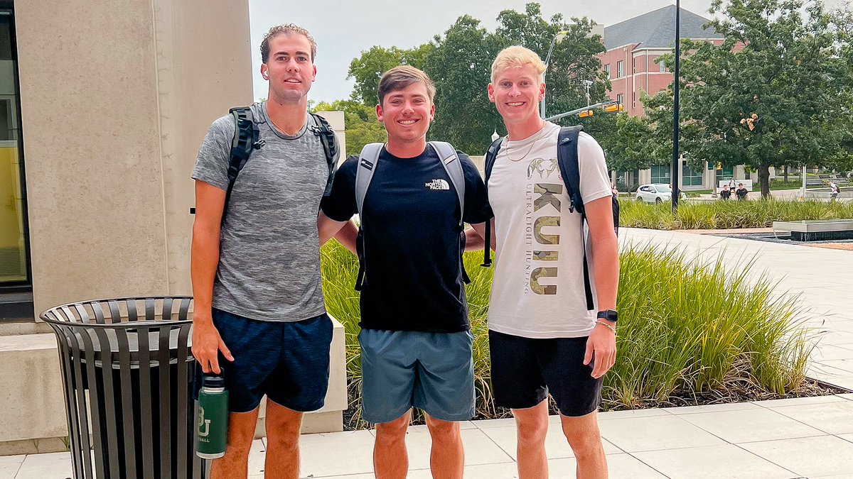 BaylorBaseball's tweet photo. Look, Mom! We took our First Day of School pictures! 📝🍎

#SicEm 🐻⚾️ https://t.co/pqizsA3v3B
