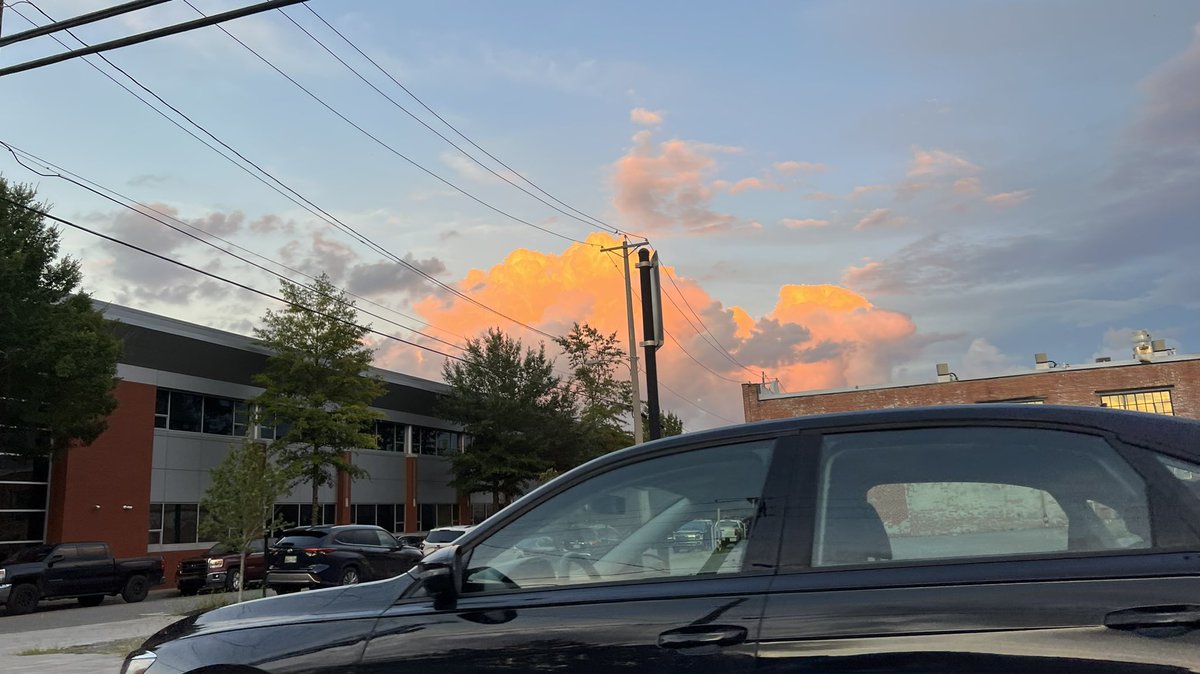 _ItsJustLiz_'s tweet photo. I got the sky painted for me today 🥺 https://t.co/neg2VC6mDC