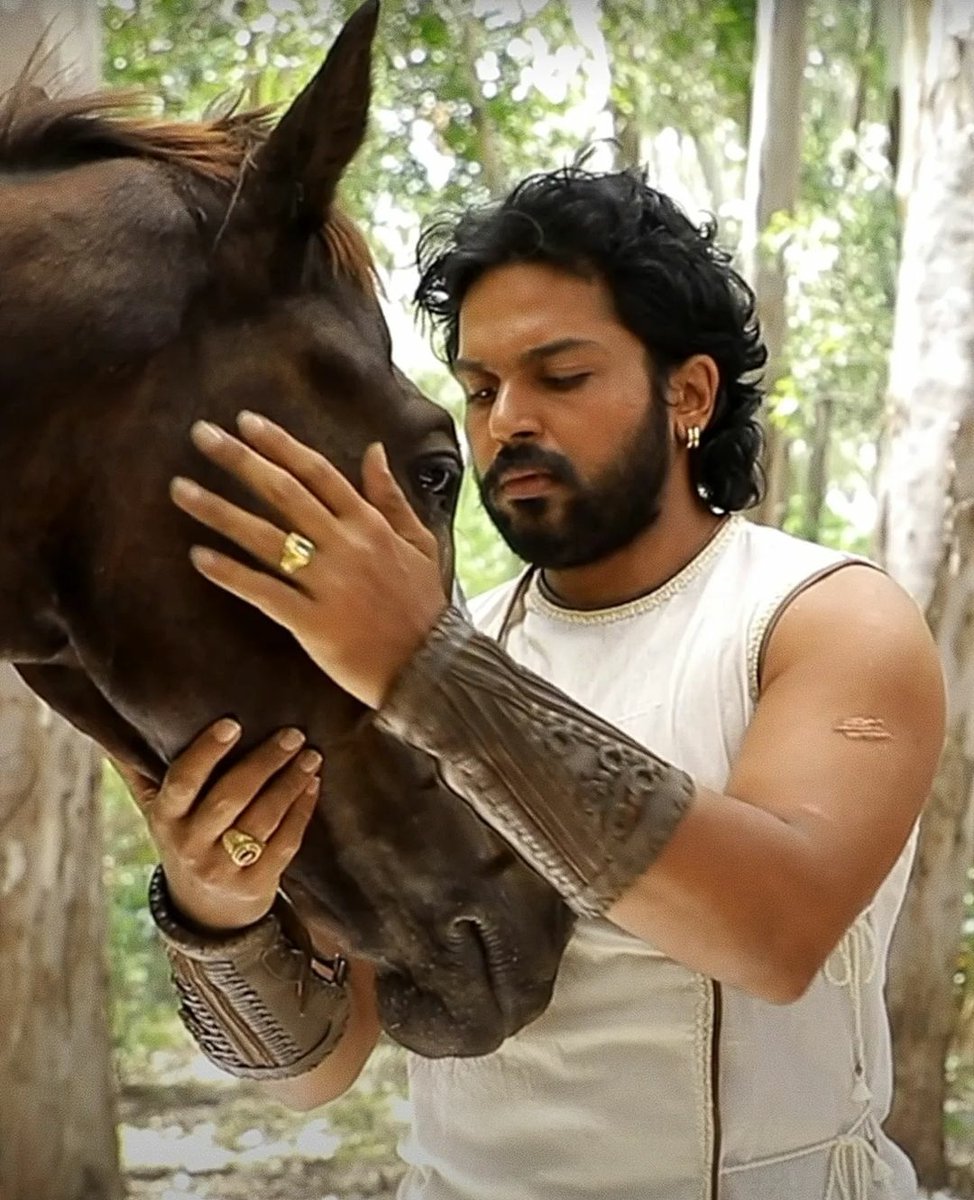 Abishekabi33's tweet photo. • #Vanthiyathevan @Karthi_Offl Anna's Horse Ride That lovable Bonding This Scenes... 👌❤️😘
#Semban 🐎🥳✨
#PonniyinSelvan #PS1 #Karthi @chiyaan #AishwaryaRai @actor_jayamravi @trishtrashers @iamVikramPrabhu @hasinimani @dop_ravivarman @arrahman #ManiRatnam #Viruman #Sardar https://t.co/1OFuOWhk9x