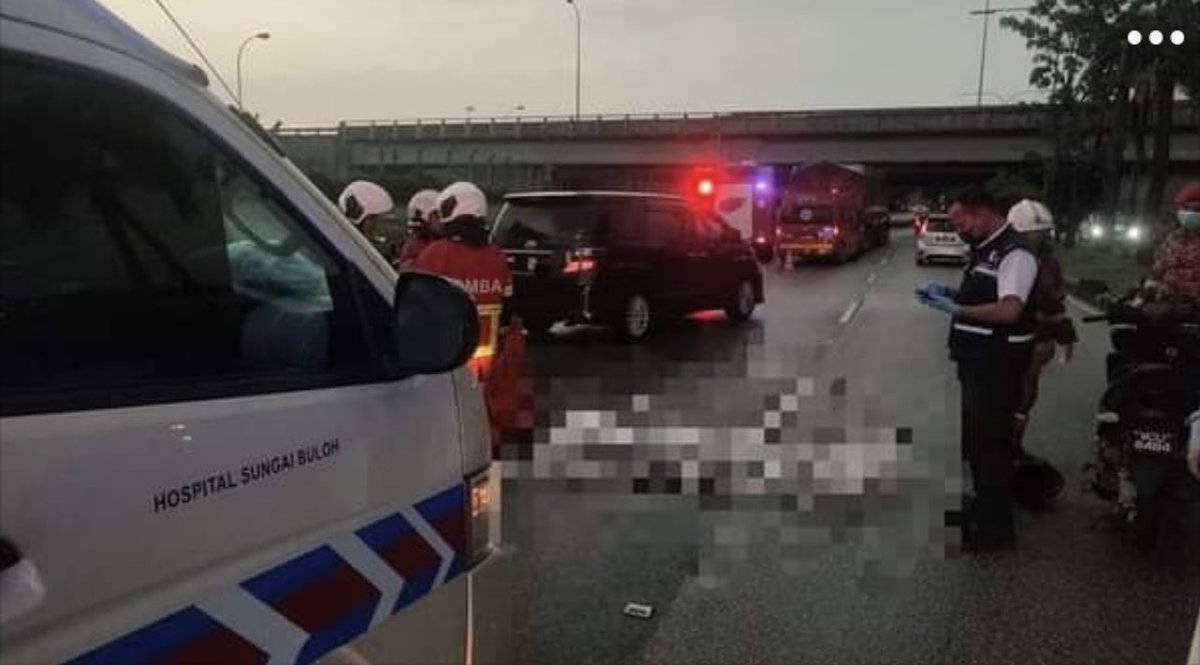 ezhrjmn's tweet photo. SAKSI DIPERLUKAN‼️

Kawan saya telah digilis oleh tayar belakang lori di Jalan Lapangan Terbang Subang semalam. Sesiapa yg ada melihat kejadian, boleh tampilkan diri di balai polis berhampiran or more details dekat thread bawah.

Help me to spread this 😭 https://t.co/rTSL1LOde8