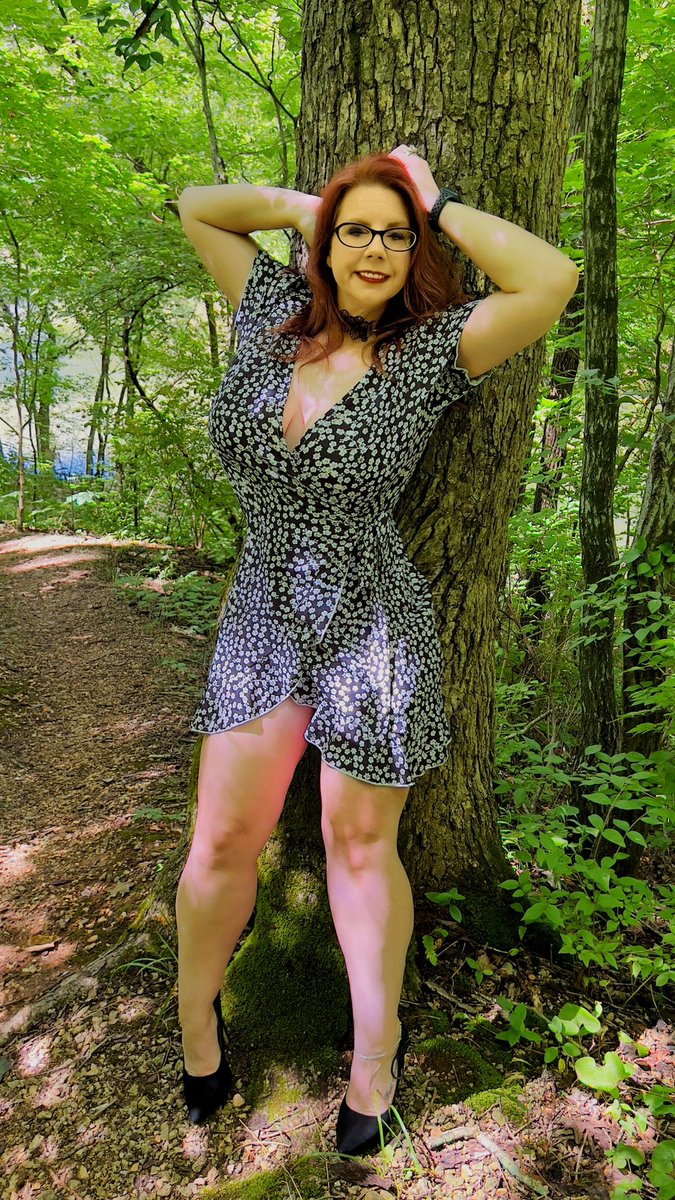 vixensstory's tweet photo. In the woods down by the river! 100 RT &amp; 100 likes &amp; I'll show you what's underneath!
.
#hotwife #slutwife #redlips #bigtits #34ddd #vixen #cumslut #onlyfansgirl #amateurwife #lifestyle #milf #milfstatus #gimmethatdick #gimmethatcum #heels #heelslover https://t.co/pXyaRMsjFc