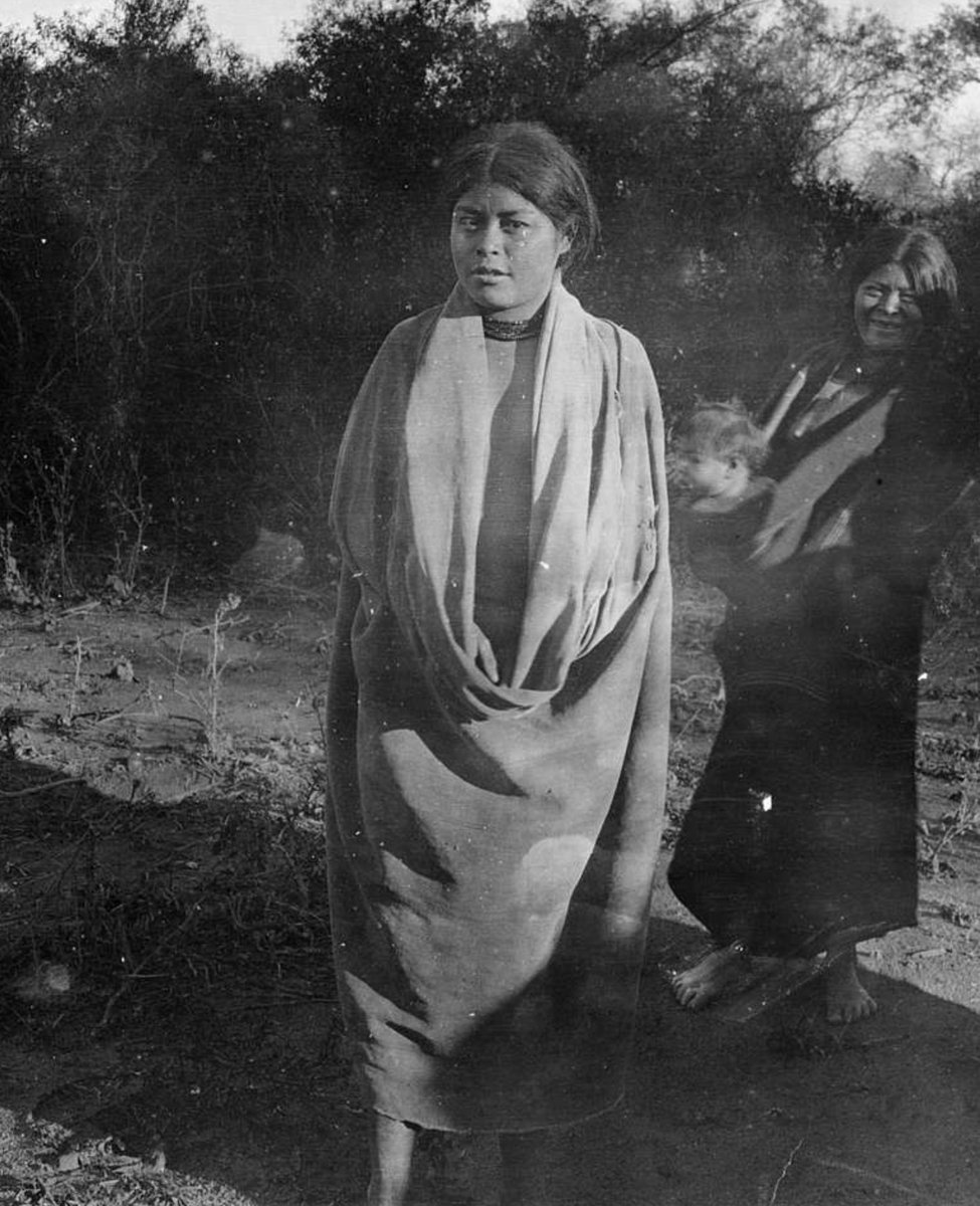 ProyectoTuja's tweet photo. Una joven chané, retratada por el río Parapetí en 1908.

Foto: Museo de las Culturas del Mundo https://t.co/25pSEmTjsc