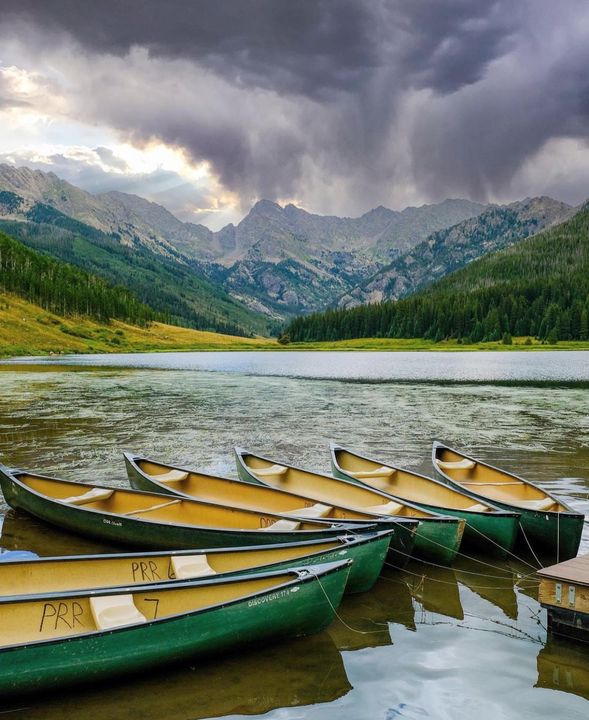 FSVail's tweet image. Just a drive from #FSVail, explore the breathtaking scenery of Piney Lake by canoe. Allow our #FourSeasons Concierge to arrange the house car, maps, and rentals ahead of your adventure. bit.ly/3wq5D0t

📷 Mike Starkey