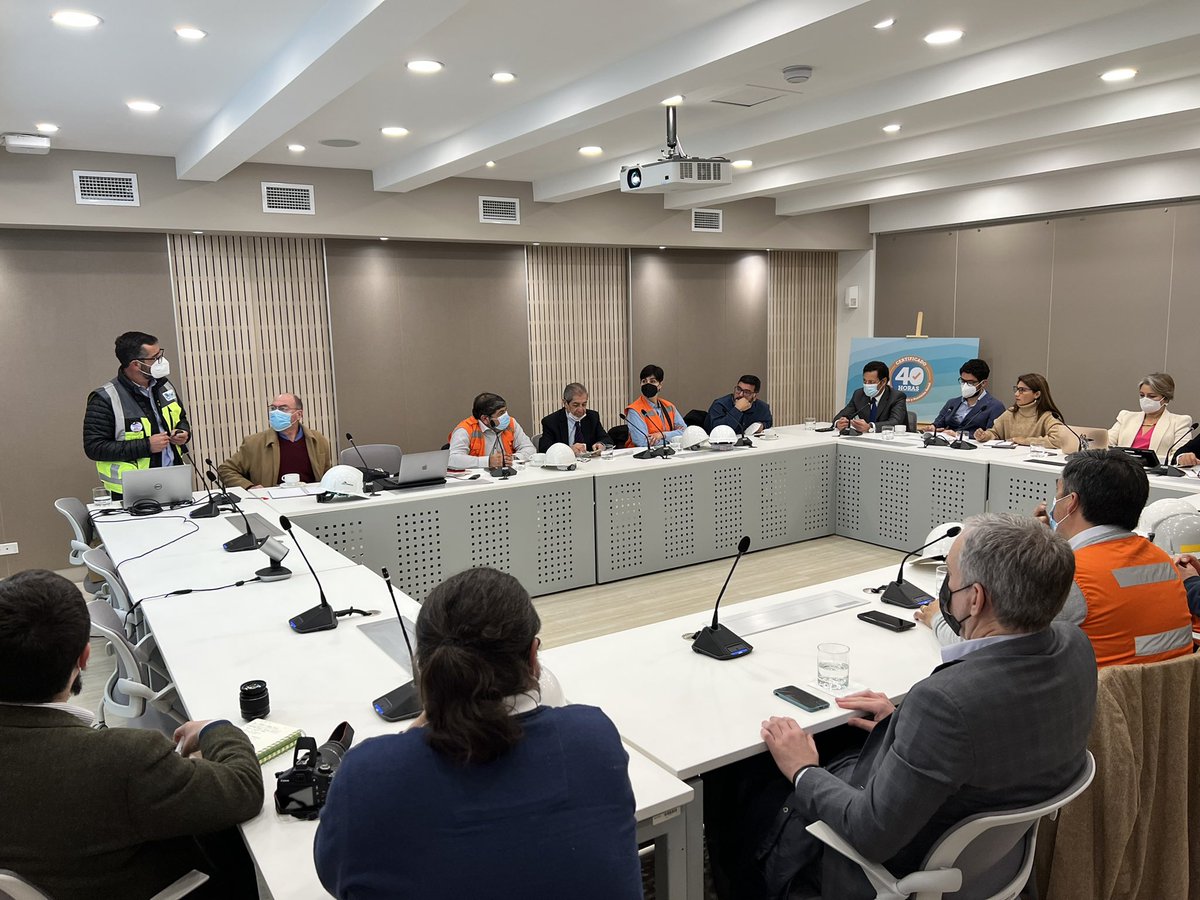 gboccardobosoni's tweet photo. Vamos por las #40Horas! 💪🏽 Hoy junto a la ministra @jeannette_jara y el Consejo Superior Laboral recibimos la propuesta de reducción de jornada de la @ctmineria y el @ConsejoMinero. 

Valoramos esta propuesta que busca avanzar en el bienestar de las y los trabajadores. https://t.co/OsnN0Gb74U