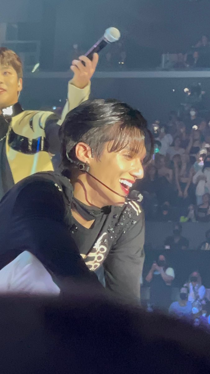 archive1126's tweet photo. he's been glowing <3 https://t.co/TT4kJRcAvW