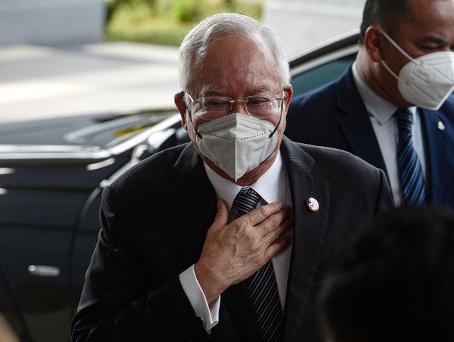 MySamudera's tweet photo. [Terkini] SRC: Peguam Bela Najib, Hisyam Teh Kemuka Permohonan, Mohon Ketua Hakim Negara, Tengku Maimun Tarik Diri.

Hisyam memberitahu mahkamah, mereka sudah memfailkan permohonan agar Ketua Hakim Negara, Tengku Maimun Tuan Mat menarik diri daripada mempengerusikan panel hakim.. https://t.co/shbPINgPkX