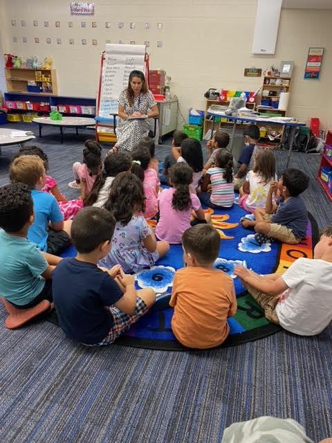 I loved reading to the kindergarten students <a href="/Mrs_Potratz/">Shannon Potratz</a> class this morning. <a href="/MelzerMLions/">MelzerMLions</a> <a href="/EastMaine63/">EastMaine63</a> #d63possibilities