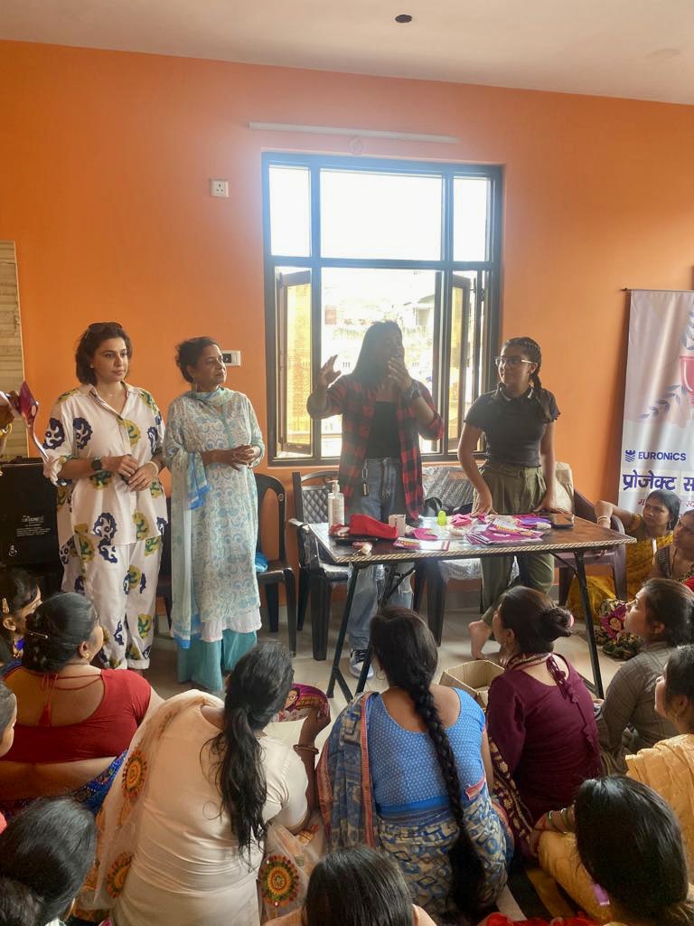anannya_mukola's tweet photo. Elated to share glimpses of project- JIVIKA @SachhiSaheli. Got the opportunity to conduct and be a part of this brilliant “menstrual health awareness and products distribution” drive for 150+ women from slum areas of Delhi. @ashokkp @y_sanjay @pntduggal @kandhari_ekta @UNODC_ROSA https://t.co/L4YbovDR1S