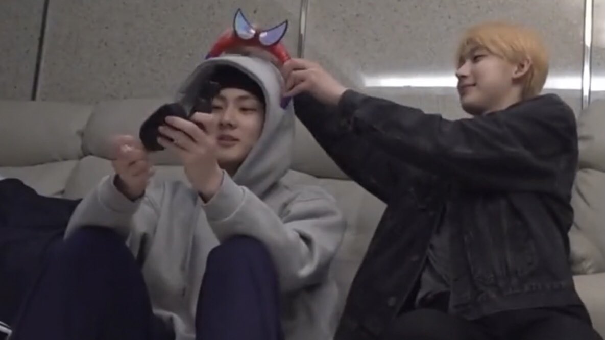 KKKPMJJ2's tweet photo. HoonKi teasing              Jungwon doing 
Sun to get his                nothing but still
attention:                       get babied: https://t.co/1MjCiO8Mft