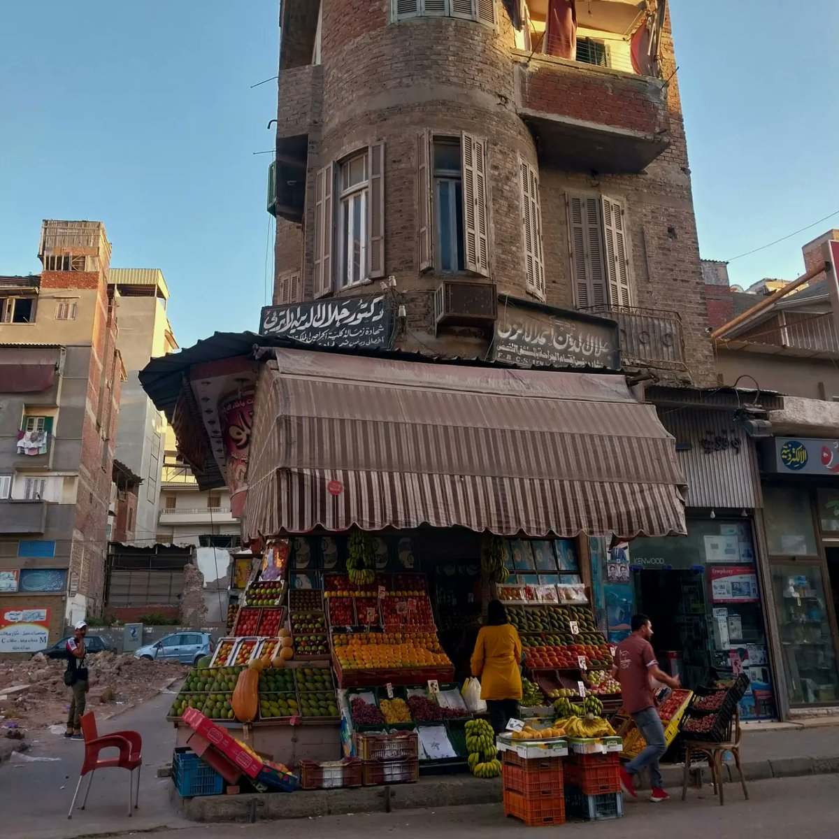 وتحسب انك جرمٌ صغير وفيك انطوي العالم الأكبر