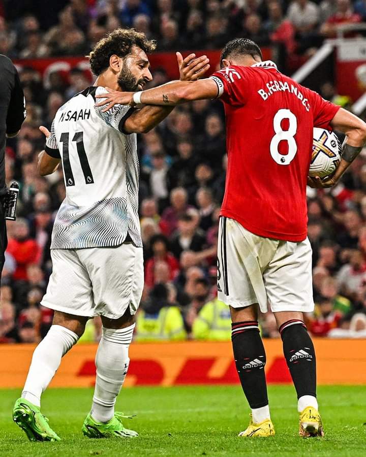 moha_cabdullahi's tweet photo. A great victory, United finally beat Liverpool 2-1 DON'T MIND A WET LION CAT https://t.co/H7bPbGwgK8