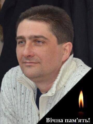 Він віддав життя за прапор. 
За прапор  його закатували. 
Тепер він -наш прапор.