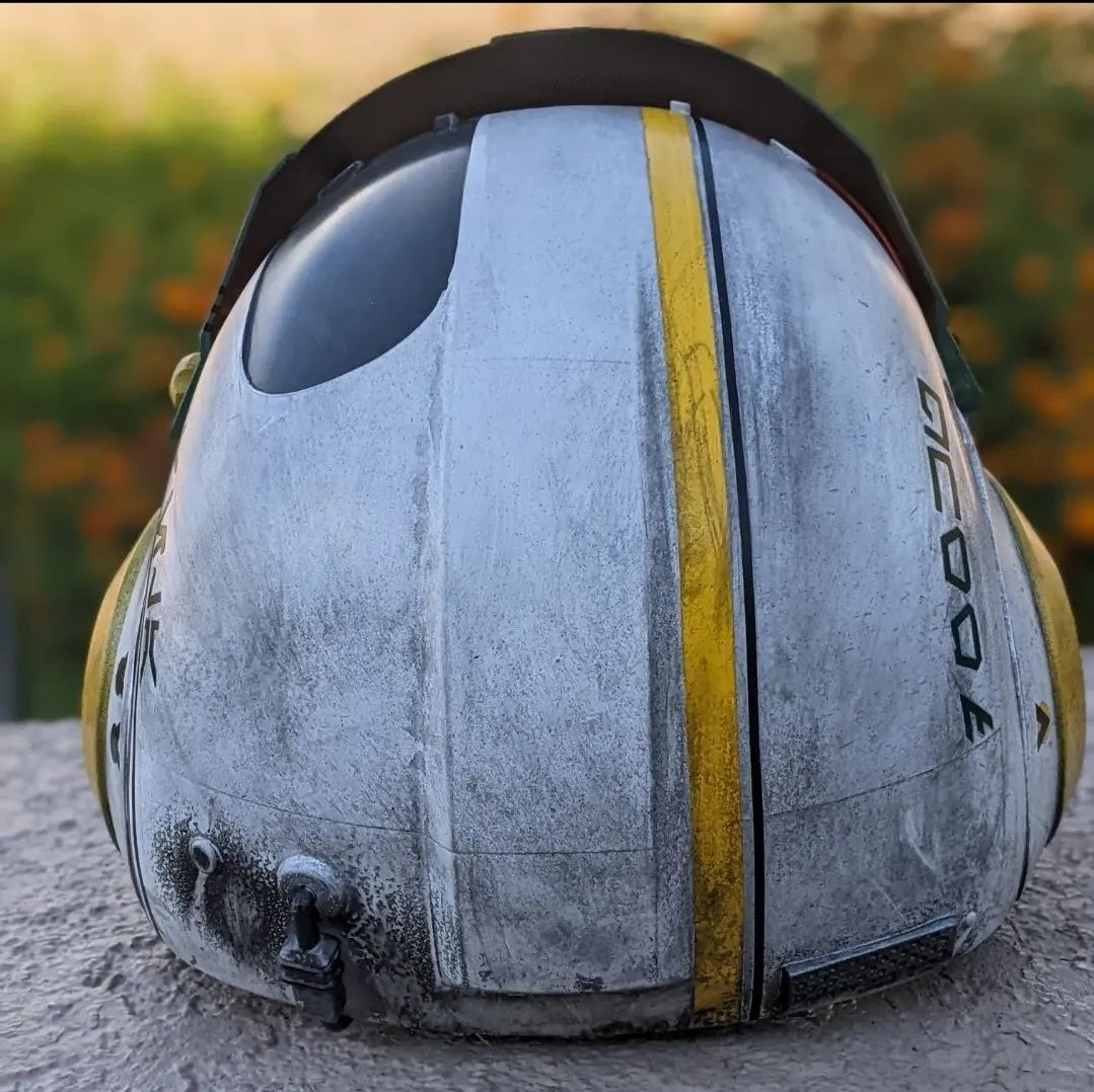 Senjo41A's tweet photo. Worked with a buddy of mine that makes Rebel helmets on one for @cstribs and it came out pretty rad. #MonkeyLizardSquadron #SalaciousCrumb #StarWars #RebelPilot #NewRepublic #Xwing #XwingPilot #StarWarsCosplay #PilotHelmet #Cosplay https://t.co/2WQZs2Y4VV