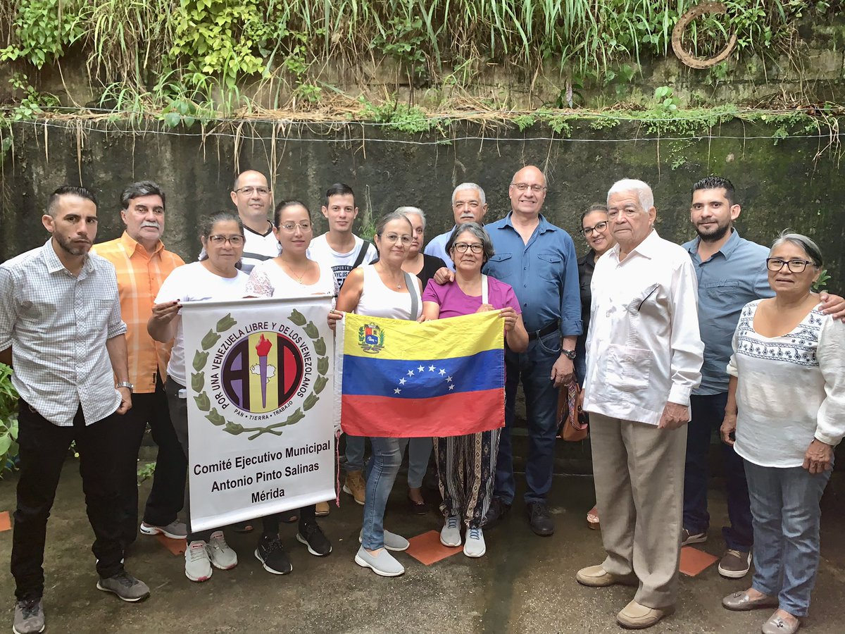 williamsdavila's tweet photo. Agradezco a los mun Rivas Dávila y Antonio Pinto Salinas #Mérida su respaldo de siempre a la lucha democrática.

La Campaña Admirable se inició en Bailadores y el poeta Pinto Salinas dio su vida por la libertad.

Ahora en unidad hacia las primarias. Somos equipo. ¡Todos contamos! https://t.co/Aw7IPvT74N