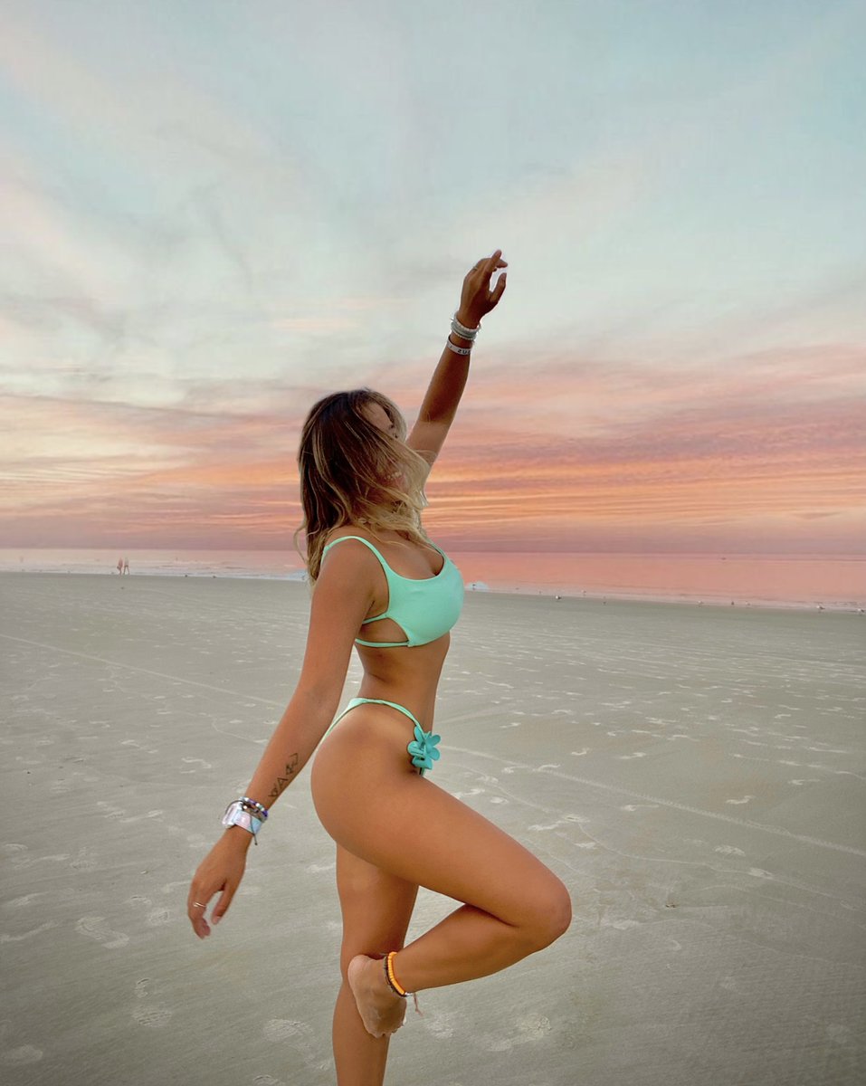 freestyle_watch's tweet photo. Stoked on that #beachlife ✨🌊✌️
🦈: Two Tone Turtle
📸: @amanda.grac3
_
#beach #instagood #teamfreestyle #freestylewatches #ocean #dailywatch #waves #myfreestylewatch #beachystyle #summer #waterresistant https://t.co/hzNMtF0mdZ https://t.co/El2xttlwEe