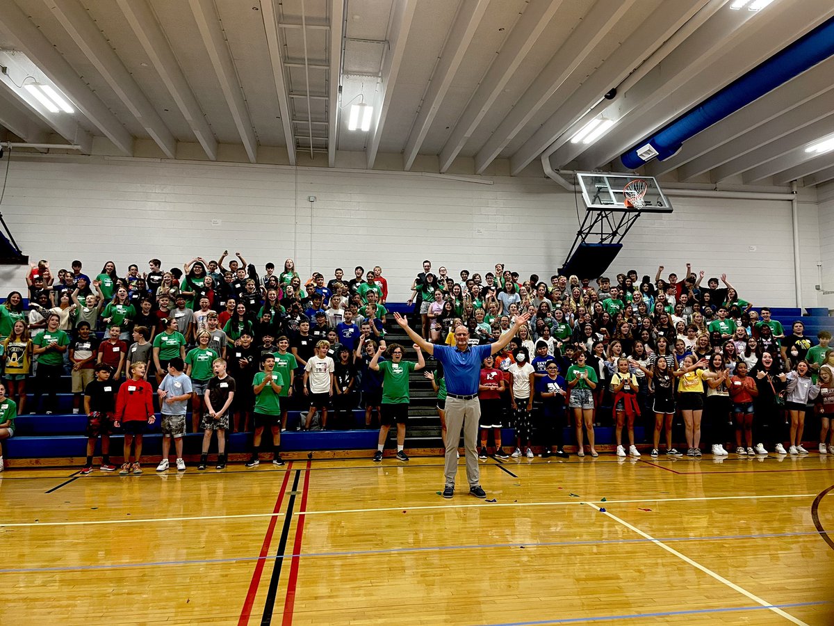 RevereLocal's tweet photo. Dr. Tefs had a great time with nearly 200 friends today at sixth grade orientation!  #ReverePride https://t.co/M4OhVvs0o3