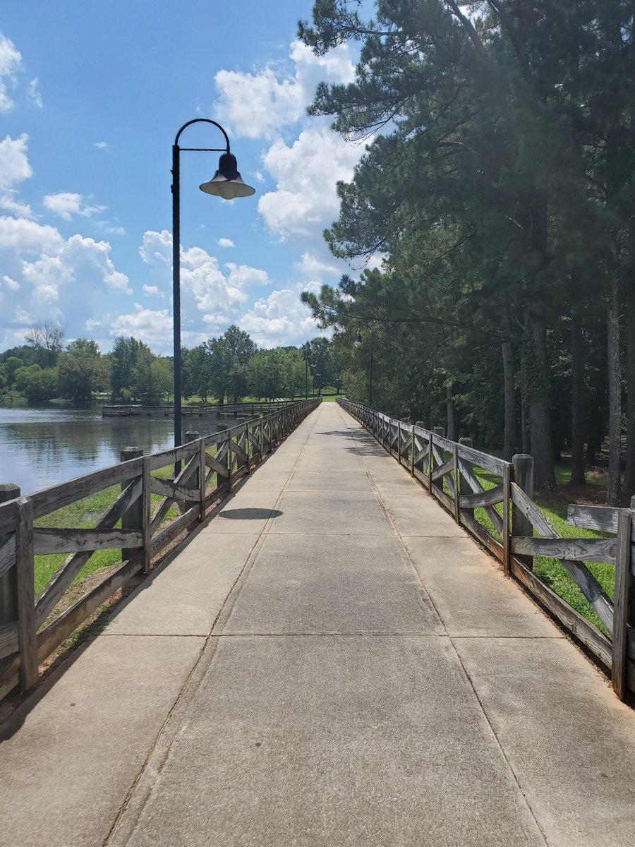 VisitOld96SC's tweet image. Lace up for a walk on the Ten Governors trail and wander past historic homes and monuments to each of the ten SC governors that hail from Edgefield county! 

#discoversc #exploresc #walk #hike #hikesc #10governors #trail #schike #southernliving #sctourism #visitsc