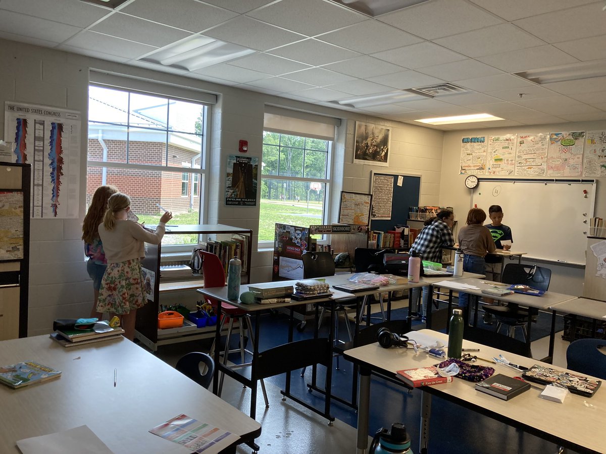 mrHooksHorde tweet media