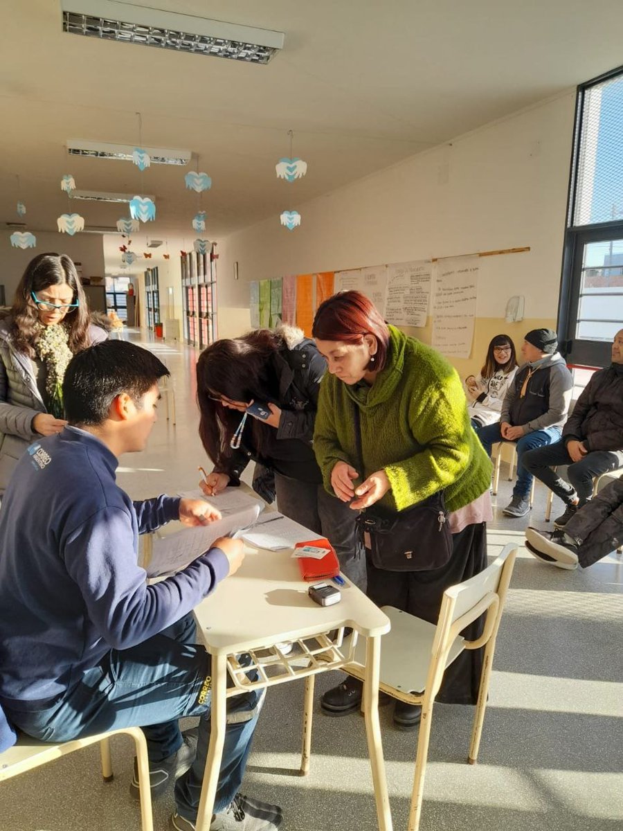 ClaudioRMartini's tweet photo. Con la llegada de netbooks #ConectarIgualdad en EES 8 de #Patagones y EES 3 de #Médanos, en la semana del “Padre de la Patria”, nos sumamos junto a @DTE_BA para construir cotidianamente soberanía digital y “libertad de aprendizaje y conocimiento” @AlbertoSileoni https://t.co/7OU9wavXfZ
