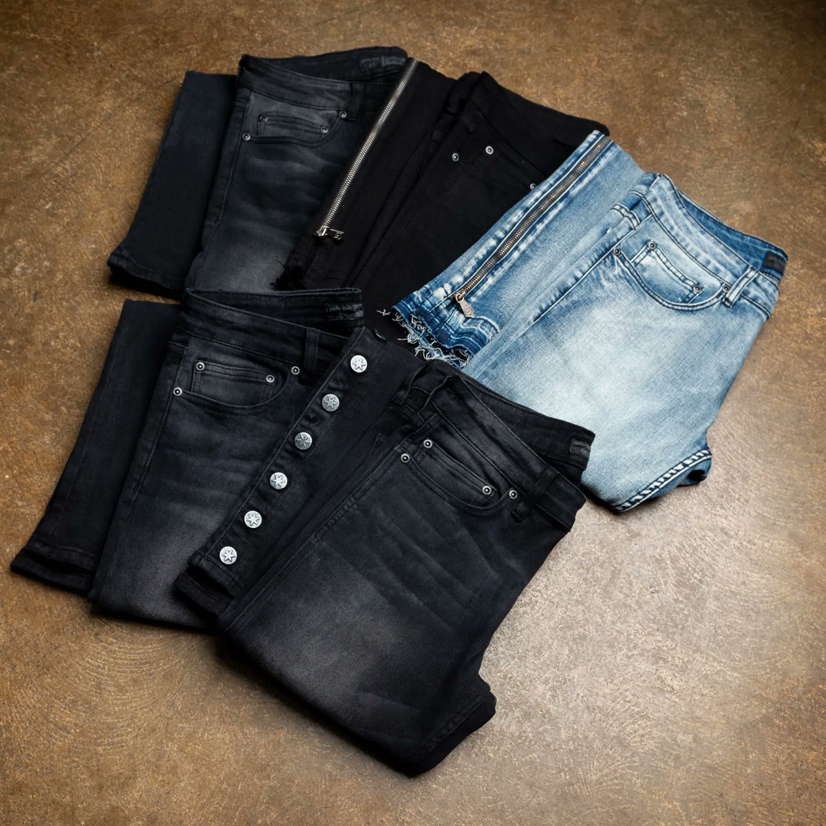 wornstar's tweet photo. NEW Wornstar Essentials Denim Pants | IN STOCK
Waist sizes 27-40 including NEW in between sizes | Ship IMMEDIATELY
https://t.co/d17ajx9ucd
#wornstar #wornstarclothing #rocknrollclothing #essentialsdenim #jeans #pants #sidebuttonjeans #sidezipperpants #vintageblack #black #blue https://t.co/IKEJGT5gWN