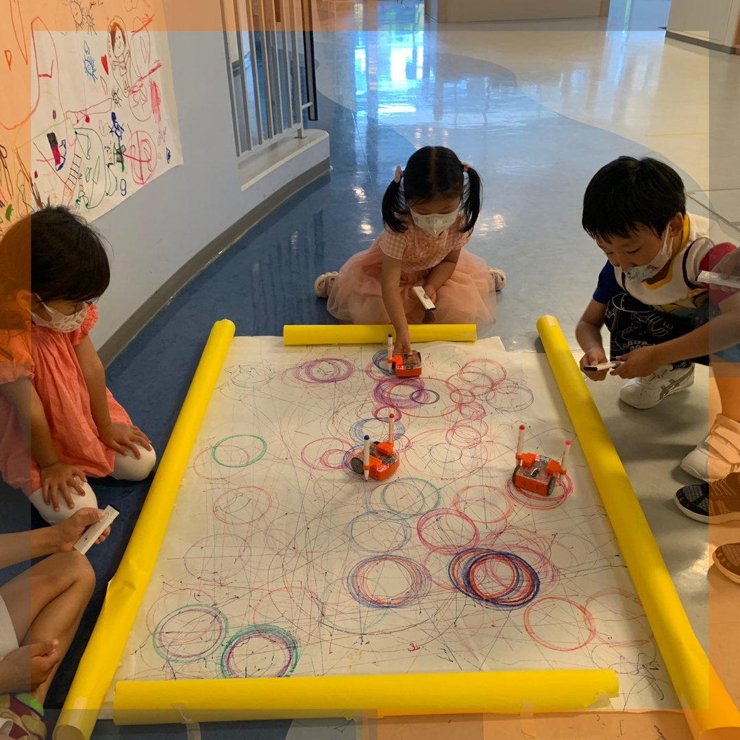 MeetEdison's tweet photo. EdSketch is changing classrooms around the world!
@shigetasensei said "I have tried this kind of activities so many times in the past, but with this new small #EdSketch, it was much easier to change colors of pens with 3-4 yrs old. Thanks @MeetEdison."
#STEM #STEAM #edtech https://t.co/oBLZfqdV8S
