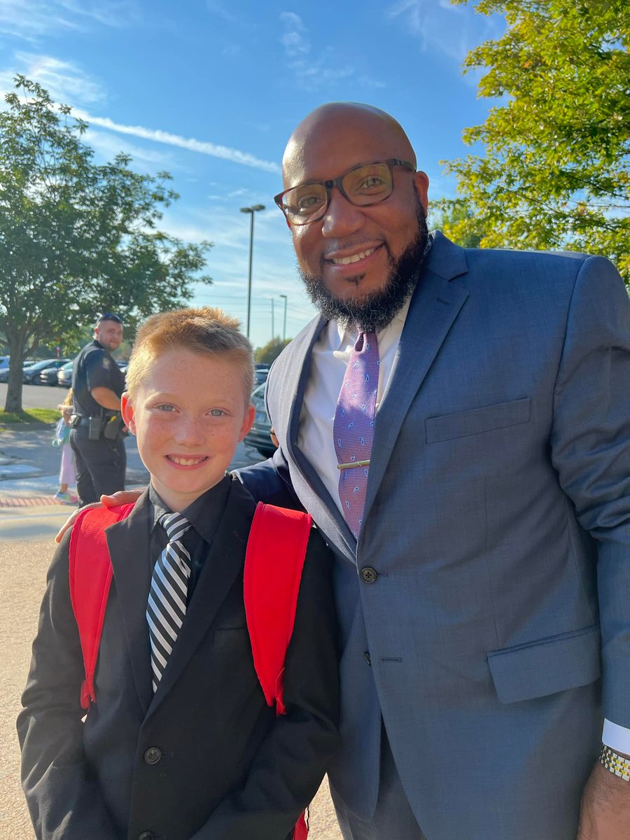 usd497's tweet photo. Look who Dr. Lewis found on his rounds last week! #FirstDayIn497 https://t.co/BmwwAUg5qx