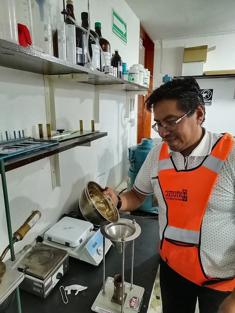 INTOTEC's tweet image. Se realizan ensayos de angularidad en las arenas que se utilizan en la elaboración de mezclas asfálticas.  Ensayos que son requeridos en el protocolo AMAAC.  Solicita tu cotización y con gusto nos ponemos en contacto, para atenderlo.