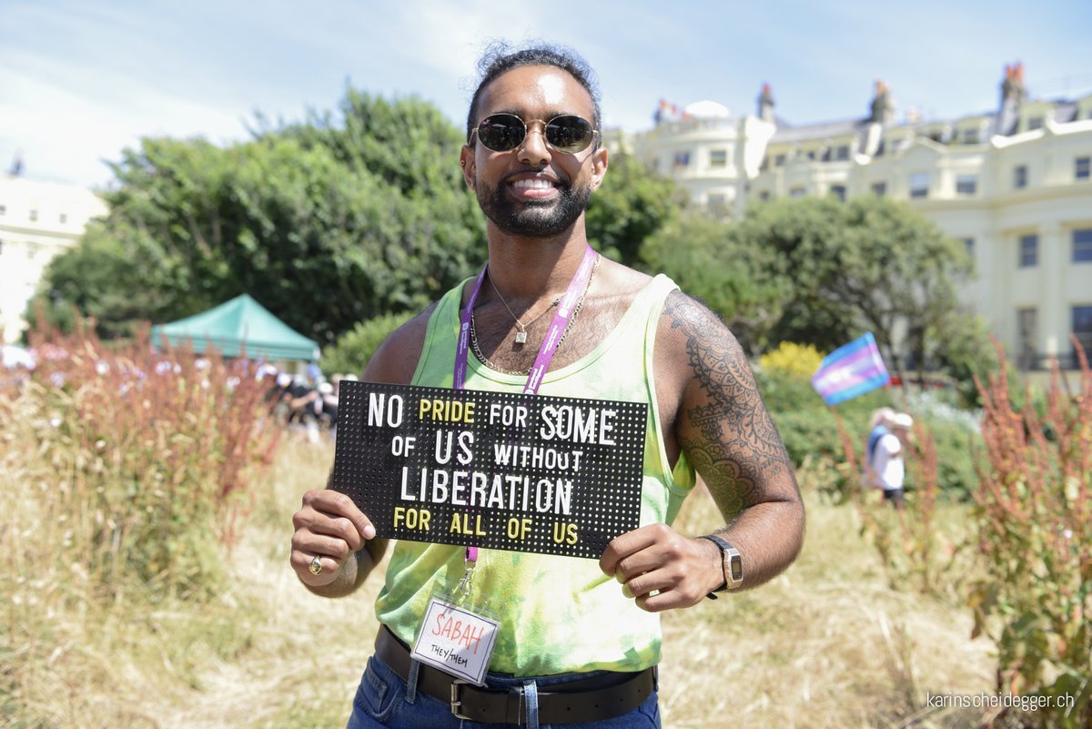 TPrideBrighton's tweet photo. Sabah sharing an important message at #transpridebrighton 💛💜🖤

#nonbinary #qtipoc #transgender #pride #LGBTQIA

Photography by Karin https://t.co/wip4PqjH2o