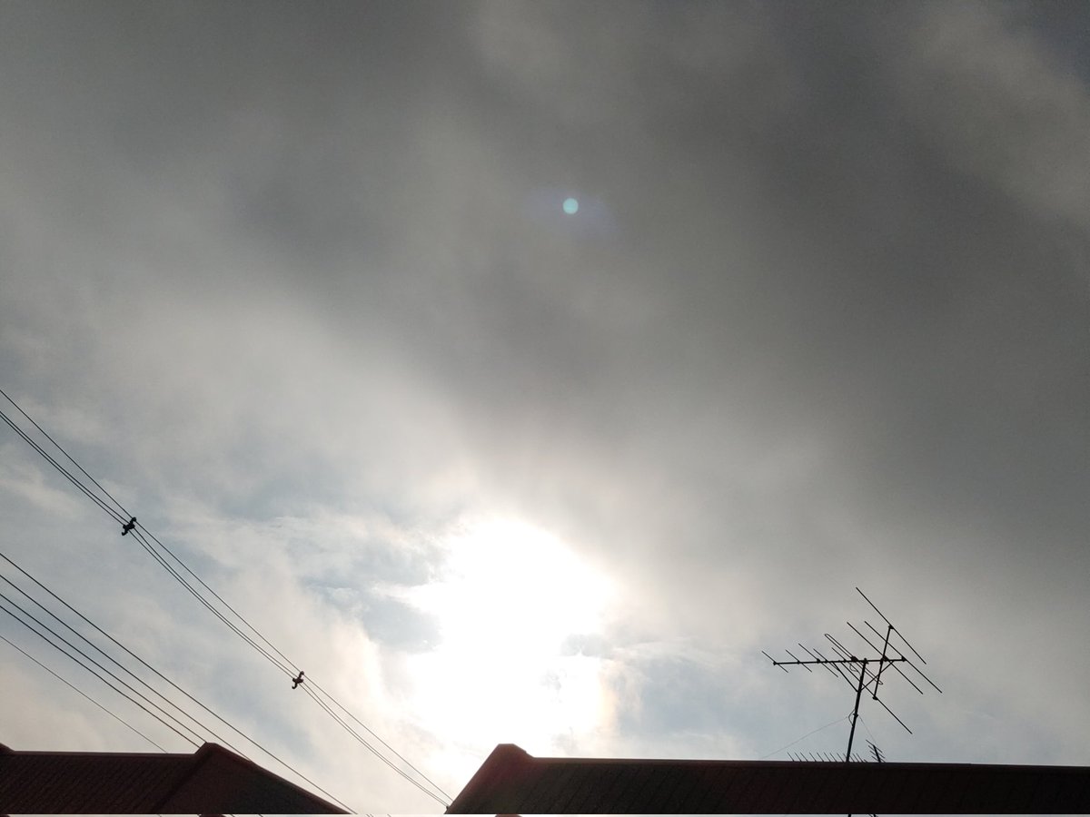 「おはようです一面雲*°に覆われてて、ずっしり重たい感じです蒸し暑い今日も、1日ゆ」|風間ゆき海のイラスト