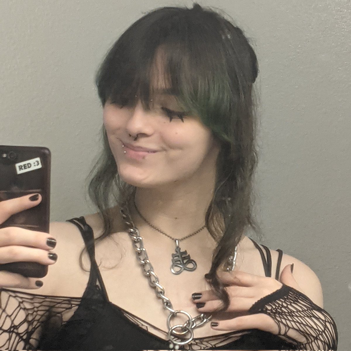 vampysweetheart's tweet photo. i am feeling quite pretty https://t.co/x6F5QHgdZ9