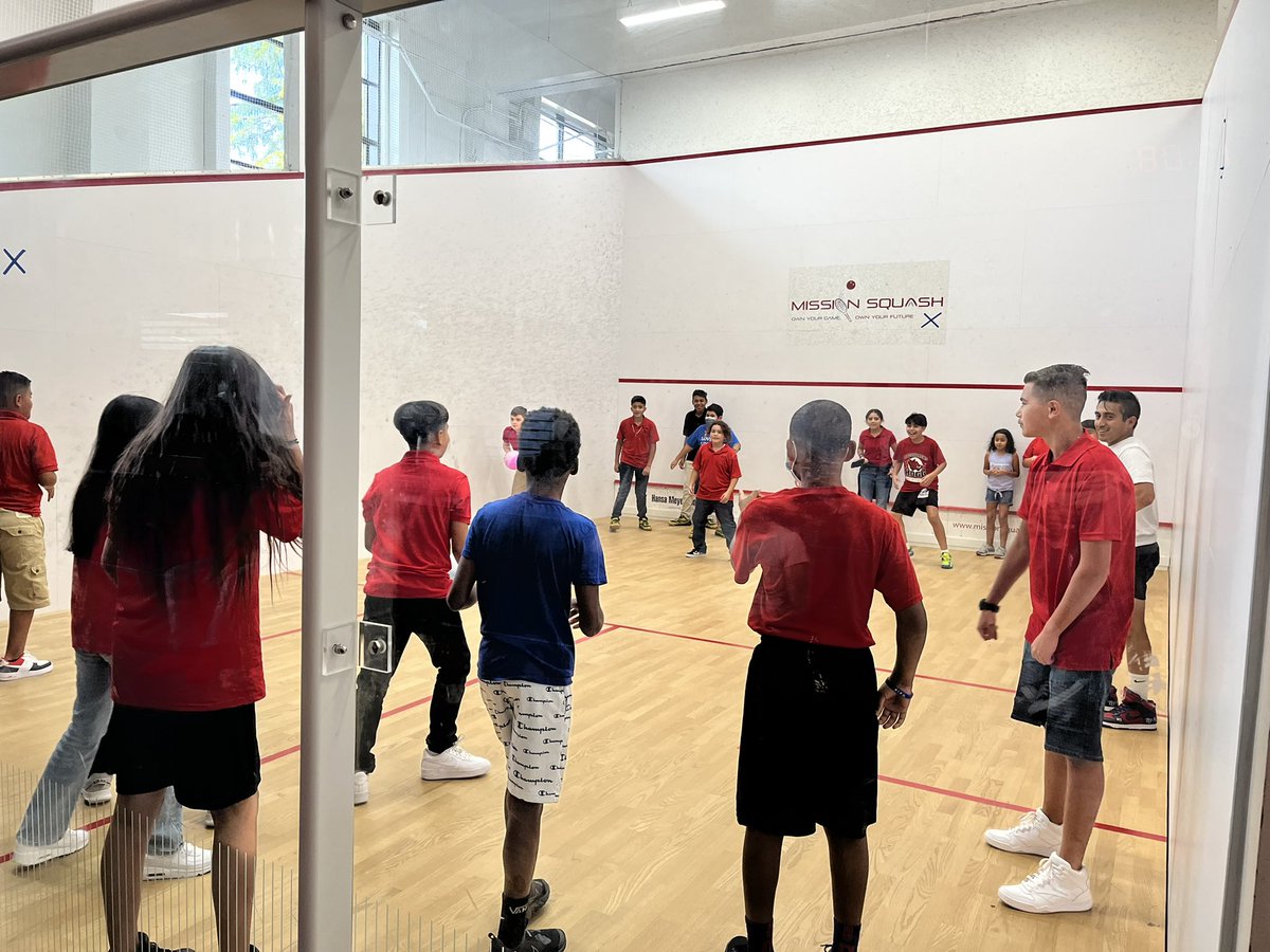 MSuccessHTX's tweet image. Excited to have a new crop of 6th graders trying squash! @squasheducation