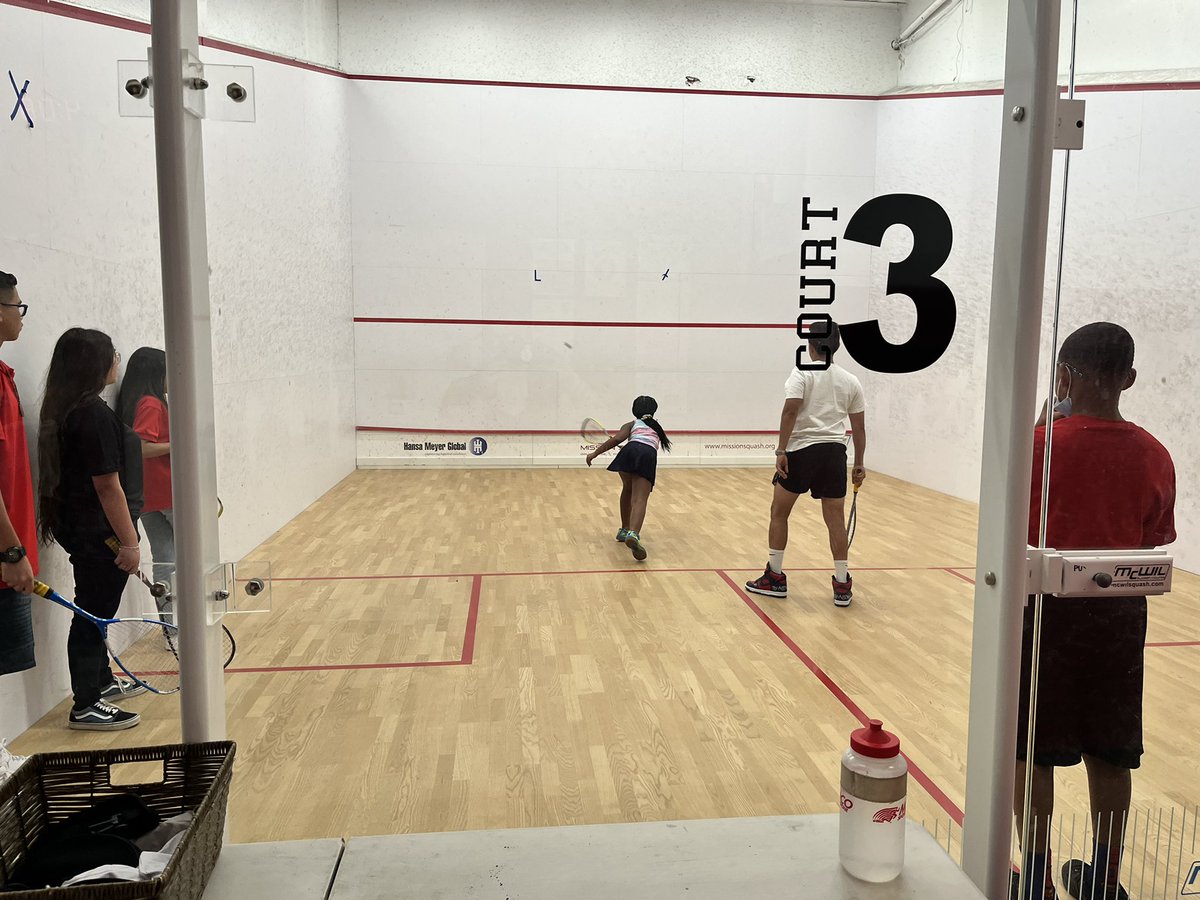 MSuccessHTX's tweet image. Excited to have a new crop of 6th graders trying squash! @squasheducation