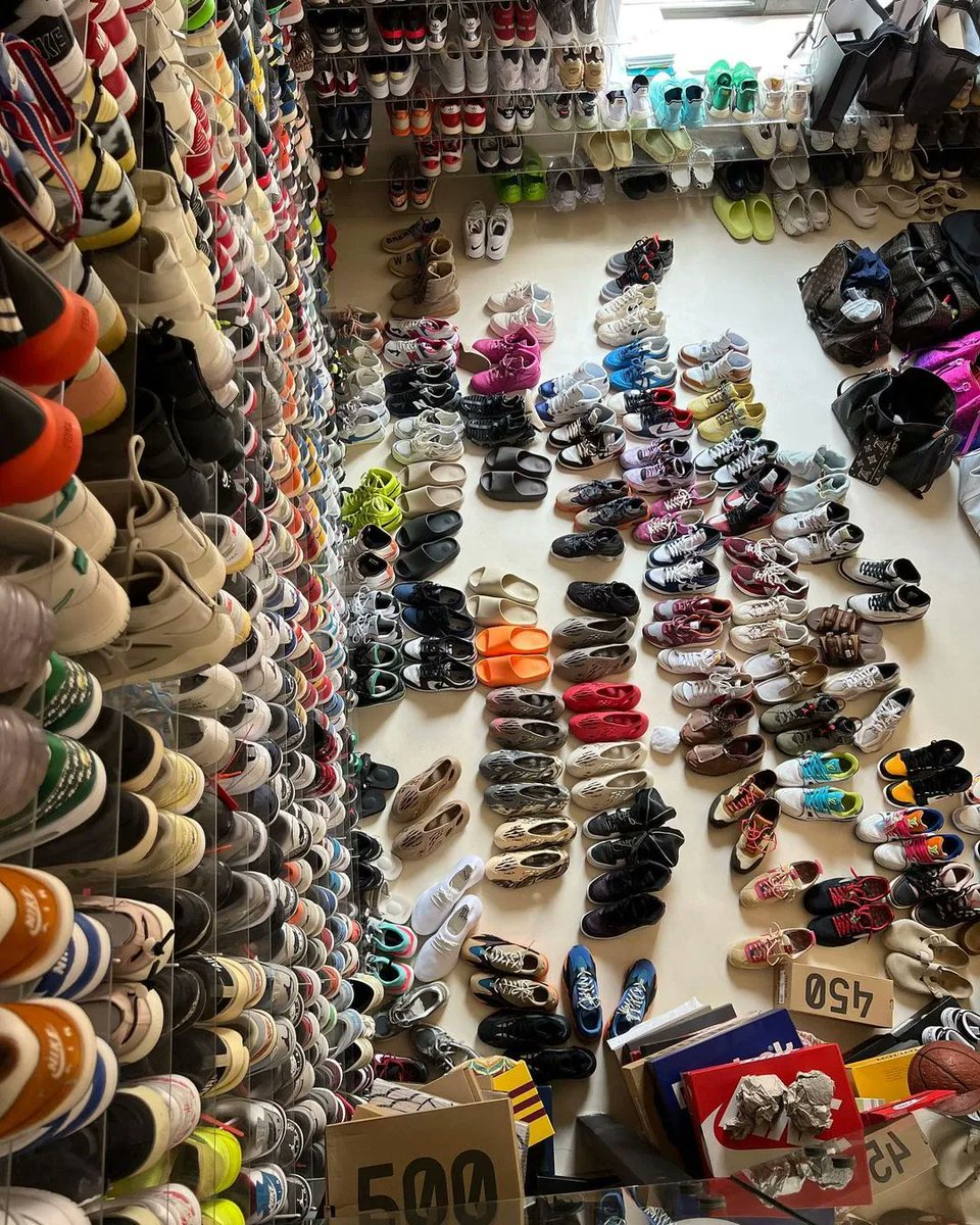 SneakerNews's tweet photo. #SNAsks | What's a pair of sneakers you regret selling? 🤔 

(📷: del.ten/IG) https://t.co/IoYAqvrNVM