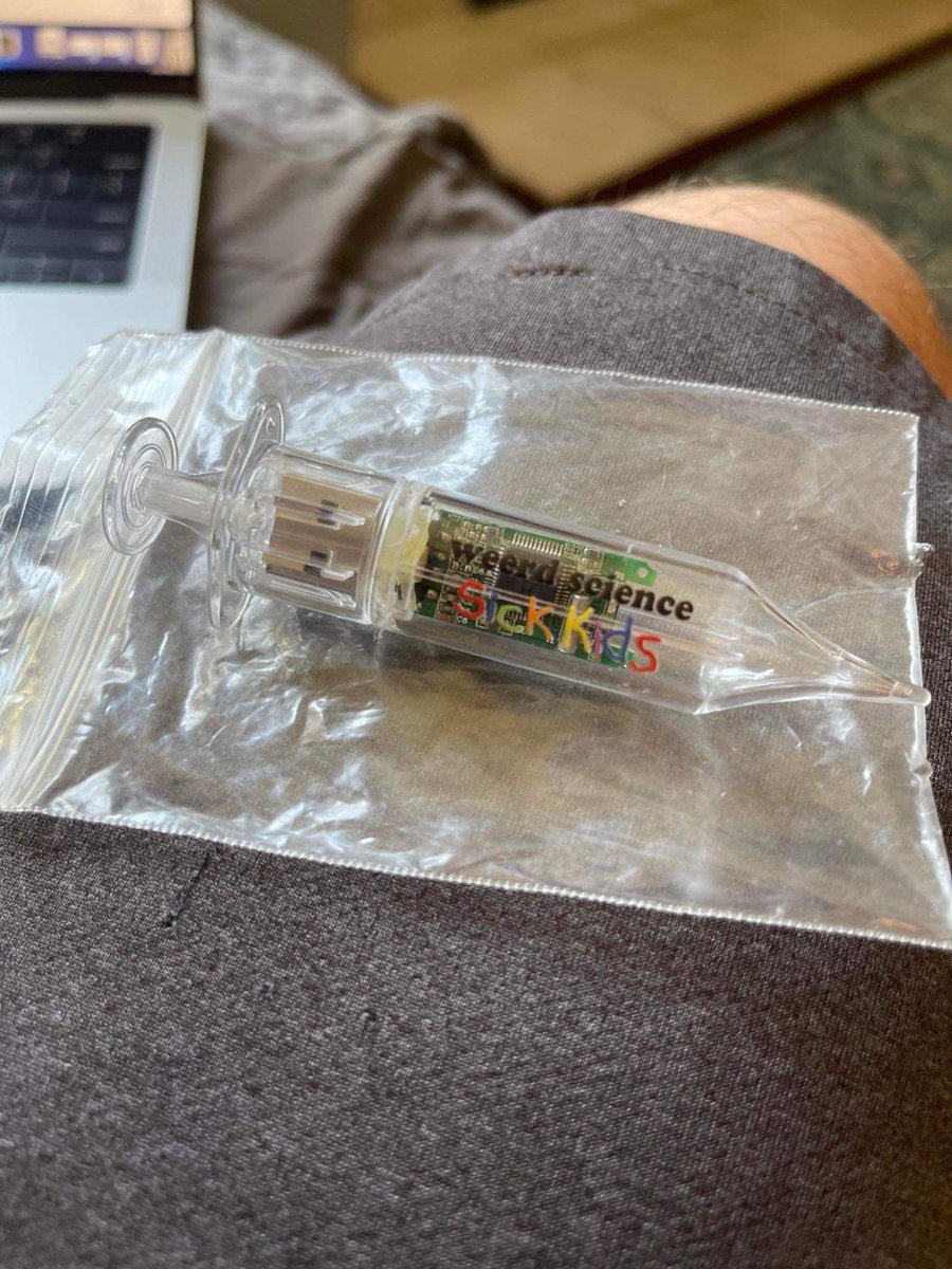 Nevixd's tweet photo. HEAVY. LF. IF ANYONE HAS THIS @Weerd_Science SYRINGE USB. AND WOUKD RATHER HAVE SOME CASH. MESSAGE ME.
#WEERDSCIENCE https://t.co/WIK4UKaLBA