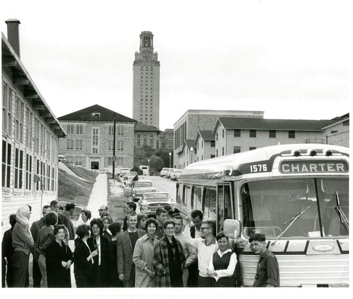 🤩 Happy first day of classes, we hope it’s been great! In honor of everyone being back on campus, we thought we’d share some photos of the art department back in the day. Do any of these places look familiar?

📸 Tag us in your first day photos!