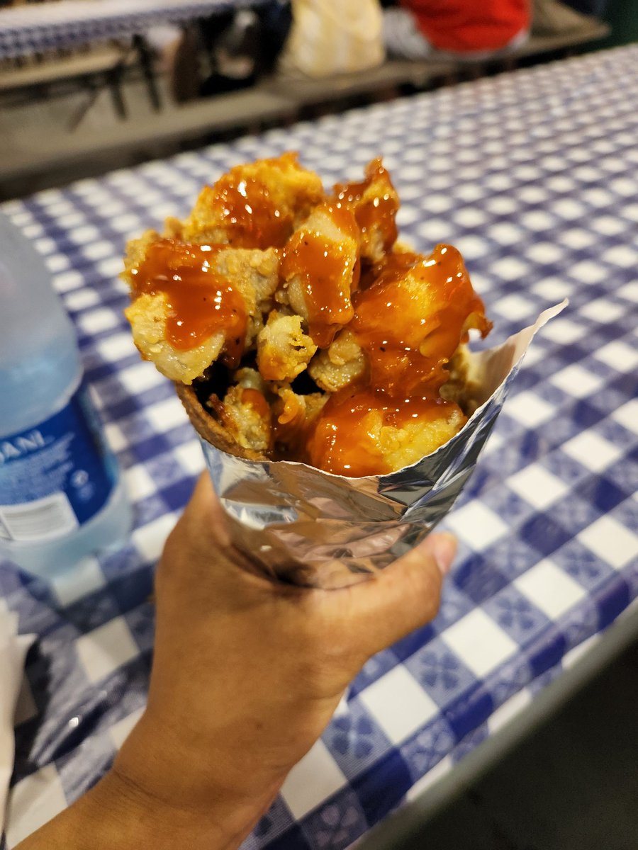 Tea_RedRose's tweet photo. Dinner in a cone... #FoodBuilding #CNE https://t.co/5UD5uyXUkZ