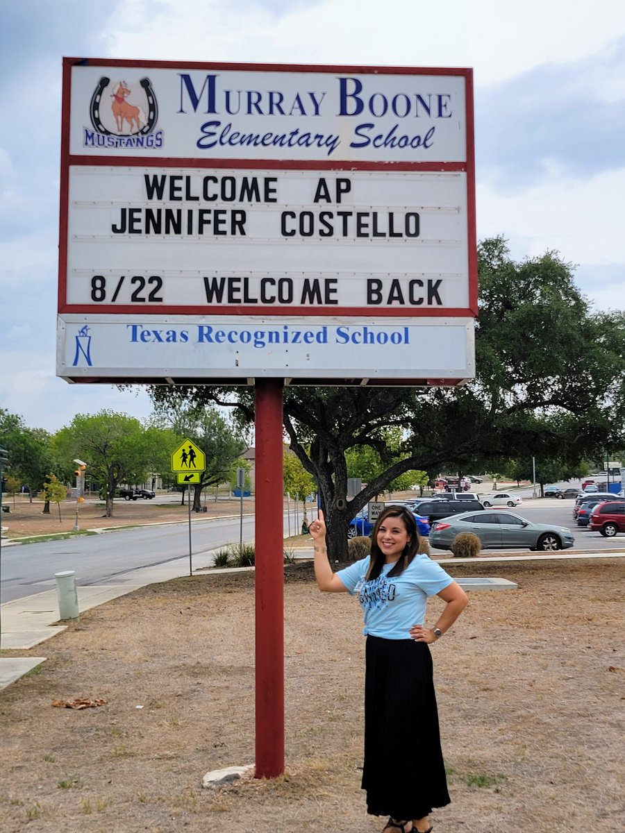Jen_Costello1's tweet photo. First Day of School as an AP!! 🙌😃
@NISDBOONE @jennhilbrich #associateprincipal #lovemyschool https://t.co/CW577e38nz