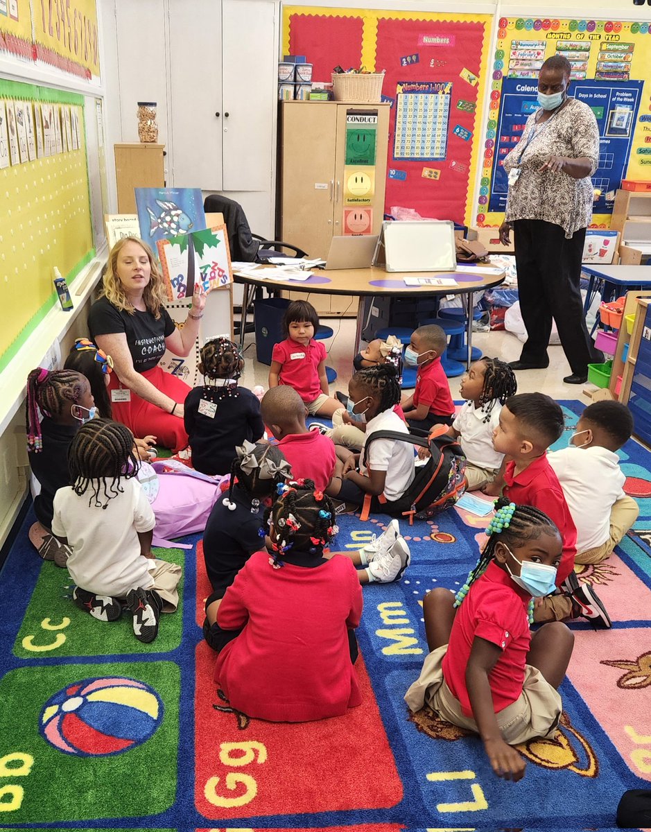BetsyRossElem's tweet photo. Thank you @erinehines for spending the morning with us and helping out with the littles. @AhmeshaG @JElizon23 @DrShanaPerry @HISDECH #DRIVEtheROSSWay @HoustonISD #BacktoSchool2022 https://t.co/24OlsSjg9D
