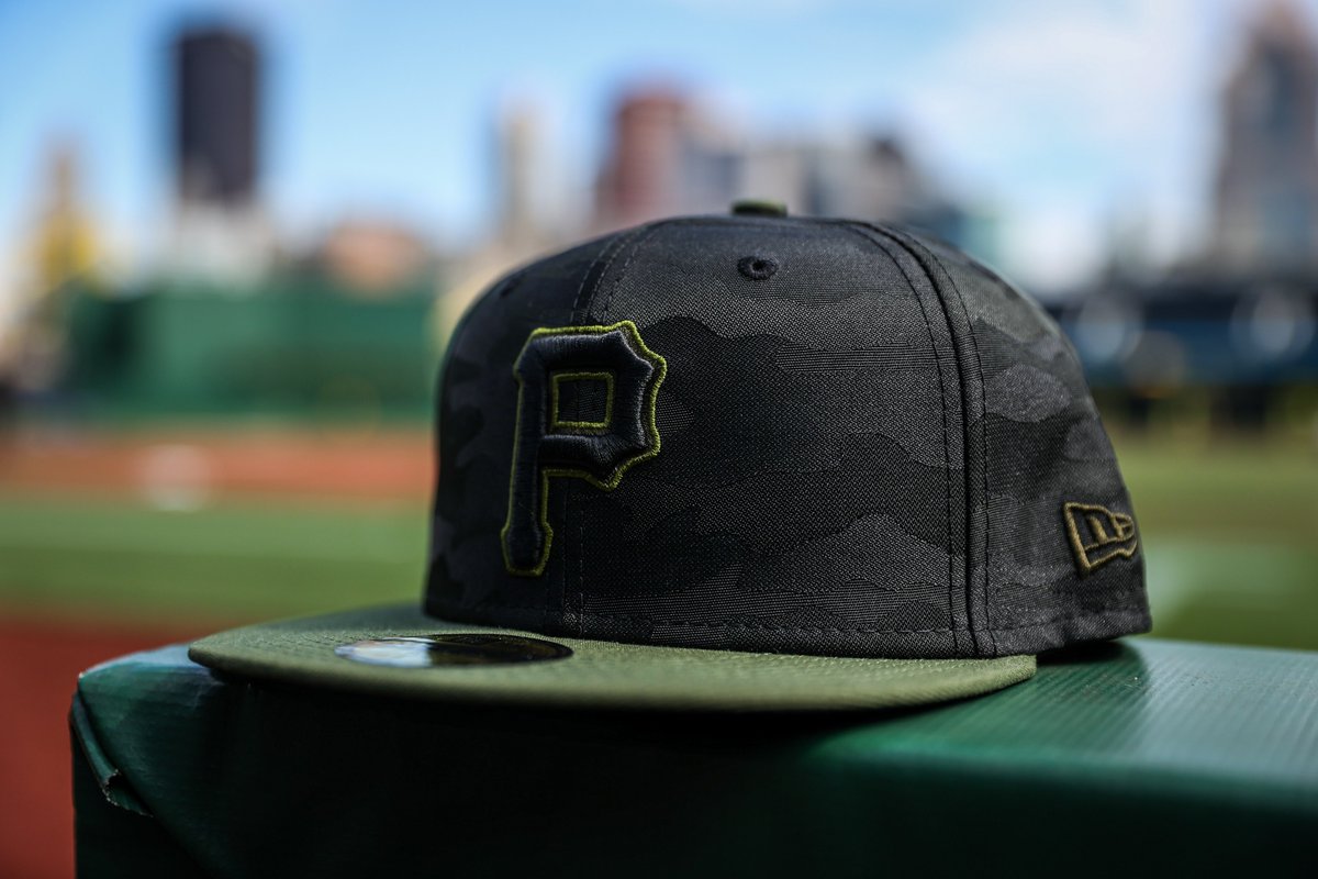 RETWEET THIS for a chance to win a <a href="/NewEraCap/">New Era Cap</a> Authentic Collection 59FIFTY!