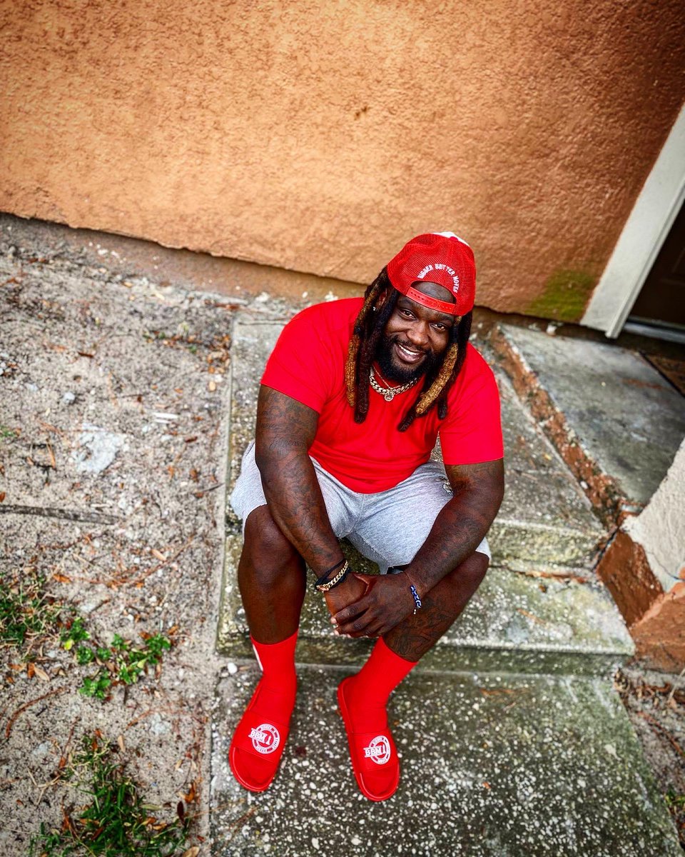 BbmApparel772's tweet photo. “You beat the odds when nobody else believed in you…” 💯🤞🏿🤝🏿♟❤️ #BBM #BBM772 #BiggerBetterMoves #Fall2022Collection #SneakPeeks #DesignerDrip https://t.co/jRCQbsSfT3