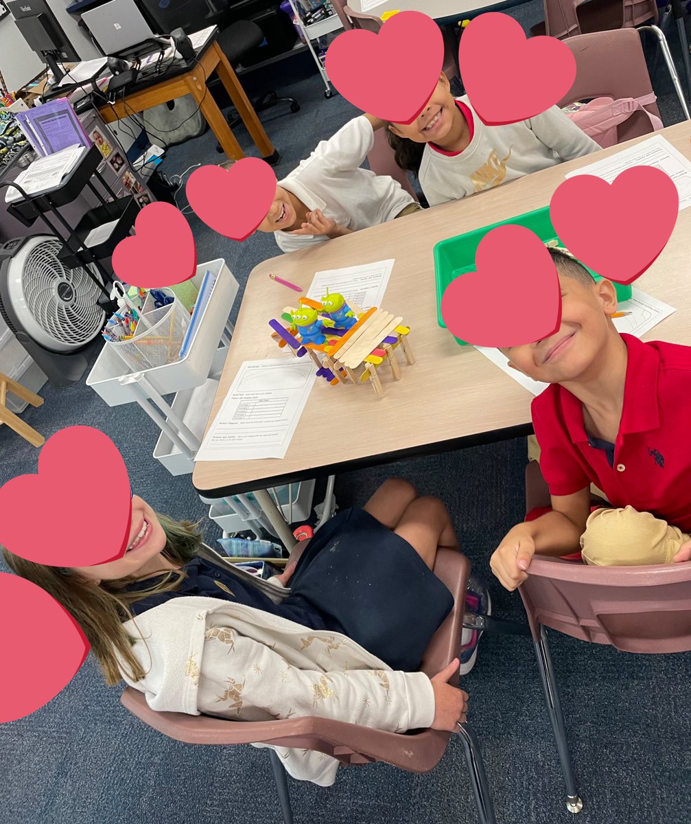 ThirdGdTeach's tweet photo. Today students were engineers designing animal bridges! So amazing to see these amazing people create! Look at those smiles! #studentstrong #cometstrong https://t.co/RI175VUgpI