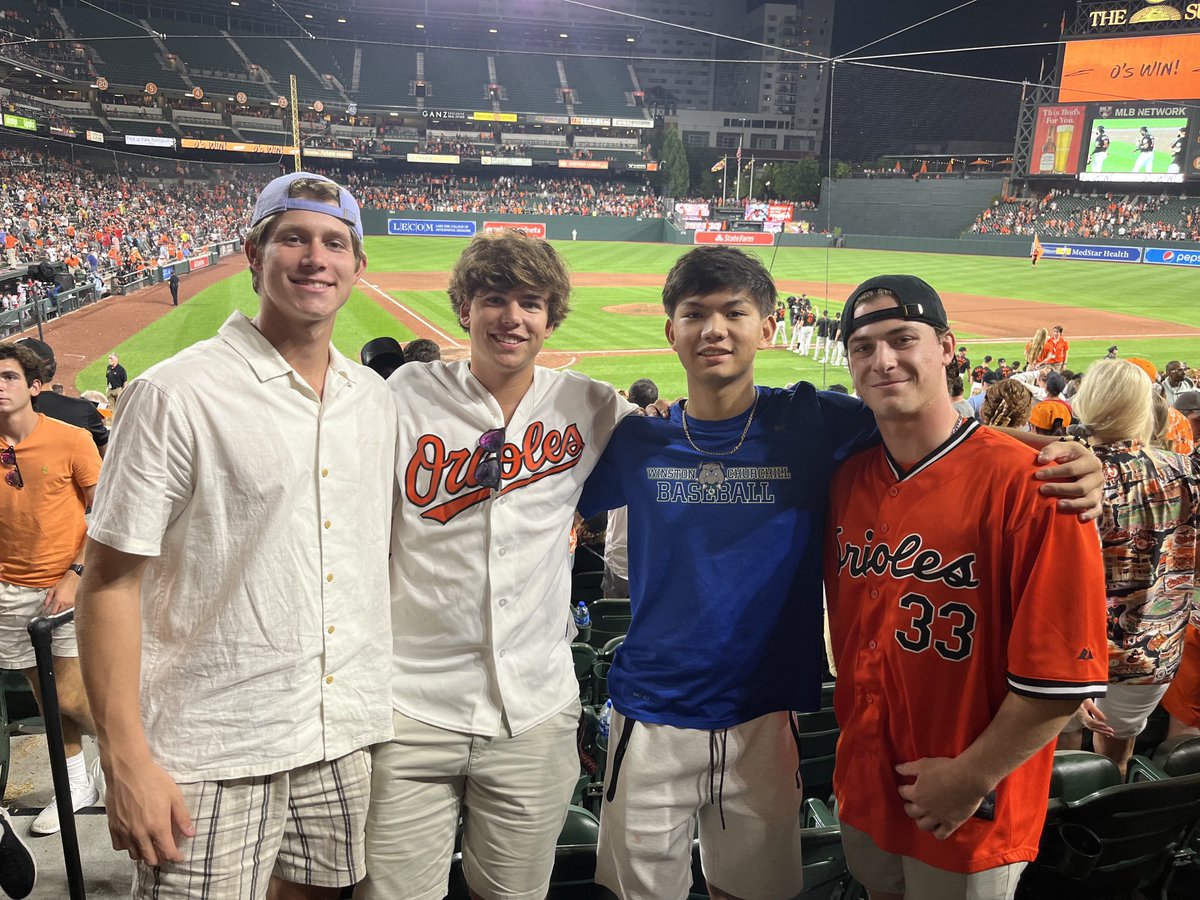 MacalesterBase's tweet photo. Fun night at Camden Yards for incoming Class of ‘26 players from Maryland. See you guys in MN later this week!  #heymac #teamfirst https://t.co/XC2TmYDdFe