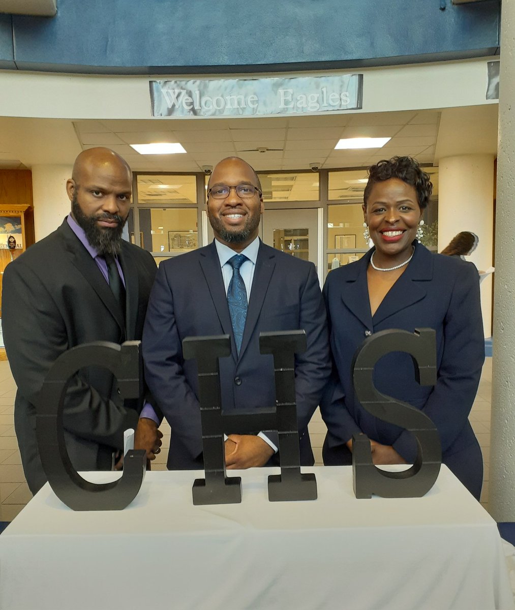 charlettewrites's tweet photo. What a great day at Central High School. #daretobelieve #kcps https://t.co/6sRdDZW6ok