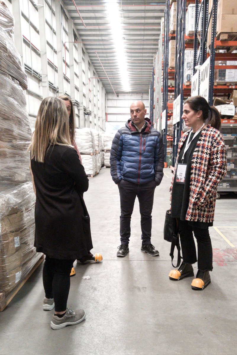metchecoin's tweet photo. Visité la Pyme OSME, en Canning. Brindan servicios logísticos ocupándose del almacenamiento, preparación y distribución de productos. Además, utilizan paneles solares para generar autonomía energética en sus depósitos 🧵 https://t.co/JymnuMLk1h