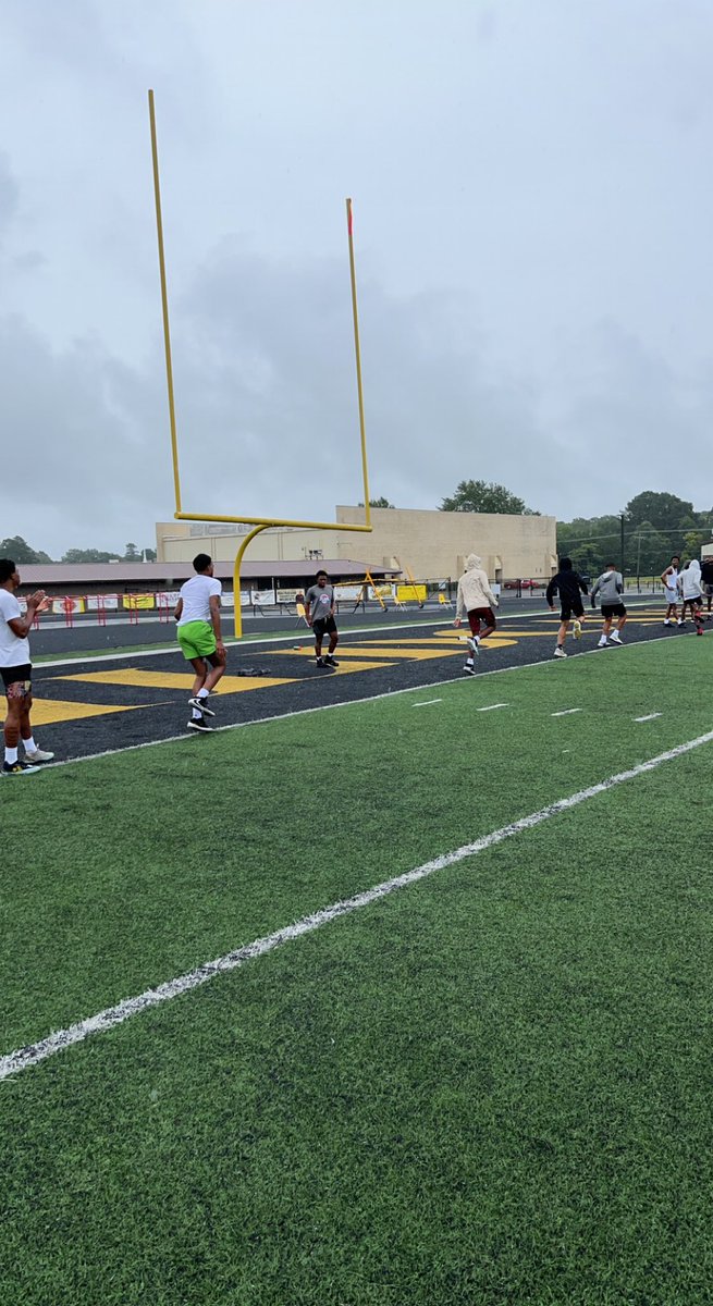 CoachJBarnes10's tweet photo. Rain won’t stop our grind!!! #OnlyTheStrongSurvive #WCBB 🏀 https://t.co/omqlgS4R5V
