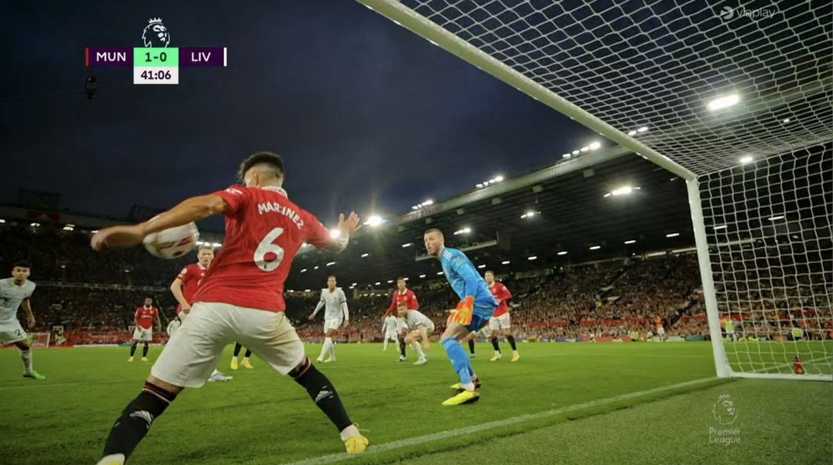 Myka_veli's tweet photo. Red Card               No Red Card https://t.co/nIflz2Cbiu