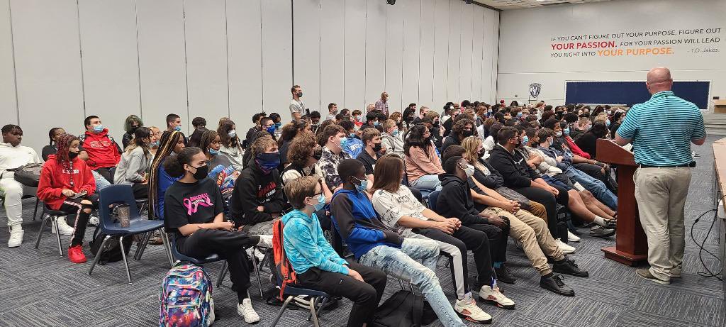 TimAlexander133's tweet photo. @Moore9Academy had the Freshman Academy Town Hall today! https://t.co/5Li0sqXgJ3