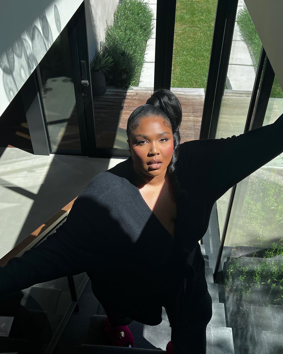 Trending for being pretty again 😌💅🏾