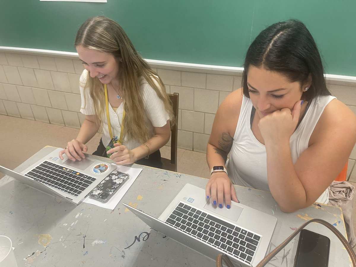 koneisha_'s tweet photo. A day filled with collaboration & cheer! One of our lovely @LoyolaMaryland teacher interns was SO excited to receive keys to her very own classrooms. #roaringwithPRIDE #SMILESallday https://t.co/nIpoKnsMX6