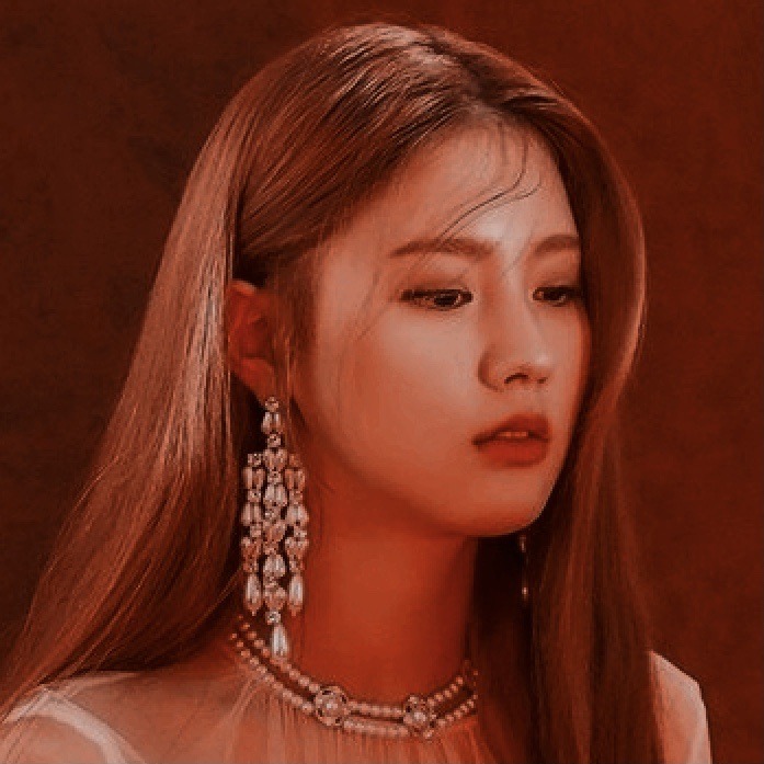 soyeonslayage's tweet photo. miyeon + red >>> https://t.co/ijoB7HvUz5